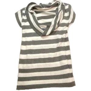CHARLOTTE RUSSO SHORT SLEEVE GRAY AND WHITE STRIPED SWEATER - SIZE MEDIUM